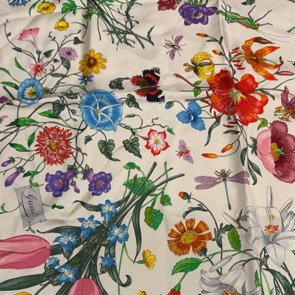 Vintage Gucci Floral Silk Scarf with Multicolor Bouquet Print - Picture 3 of 5